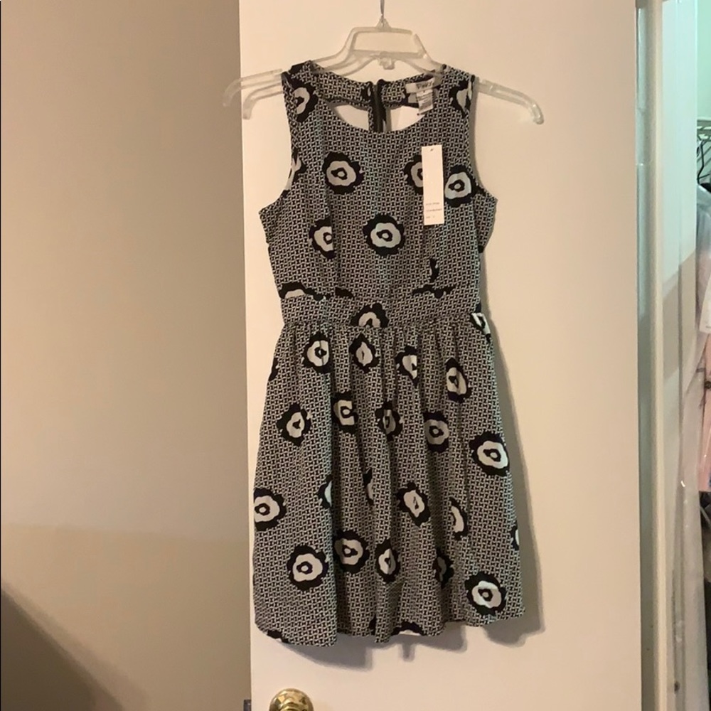 Beautiful pattern never worn dress